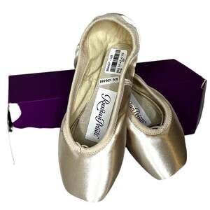 Russian Pointe Brava Pointe Shoe 34 W2 V2 u-cut drawstring  Soft Shank NIB